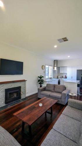 South Bunbury House | Charming Large Home: Modern Comfort and Convenience