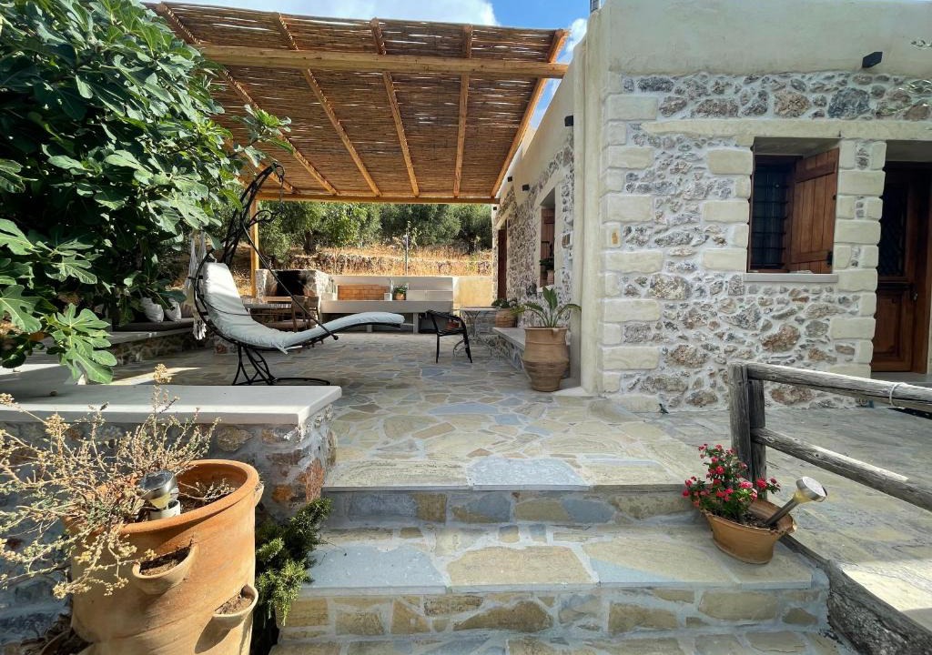 Pefki Apartment | Chelidonofolia