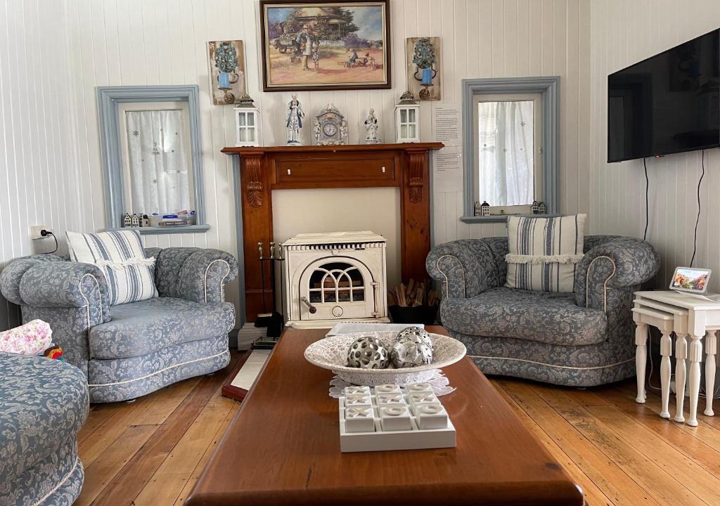 Stanthorpe Bed & Breakfast | Cherry Blossom Cottage-with country charm and spa