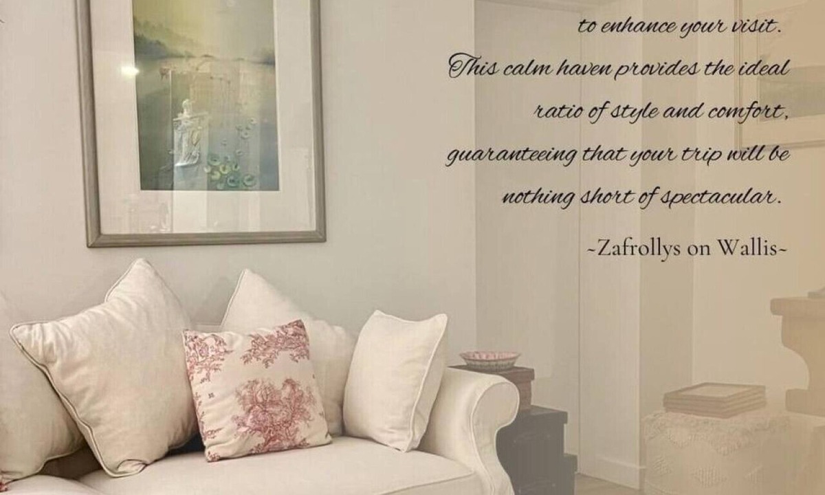 Woollahra Apartment | Chic Pied-à-Terre + Private Courtyard near Bondi