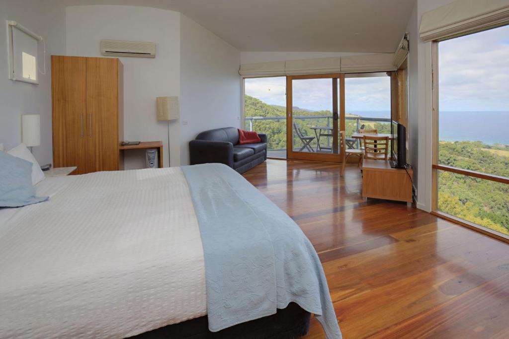 Skenes Creek Apartment | Chris's Beacon Point Restaurant & Villas