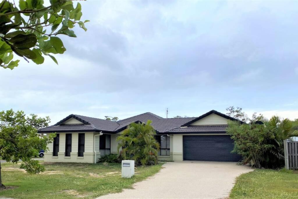 Gladstone House | Christa's place - 4 BR Modern House in Gladstone