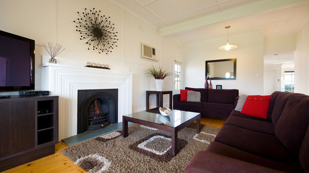 Daylesford House | Churchills | Elevated Views | Sleeps 6