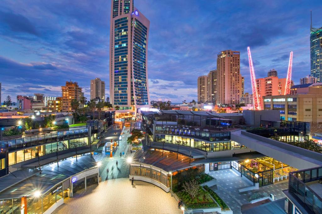 Surfers Paradise Apartment | Circle on Cavill Surfers Paradise- 3 Bedroom SPA Apartment
