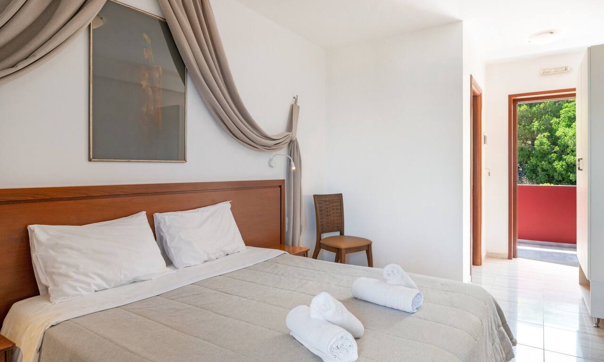 Melissopetra Apartment | Classic Double Room at Hotel Aristotelis with Sea View and Balcony