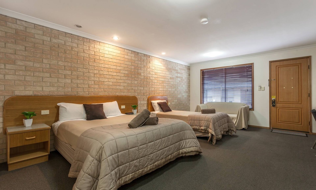 Harristown Hotel | Clifford Gardens Motor Inn