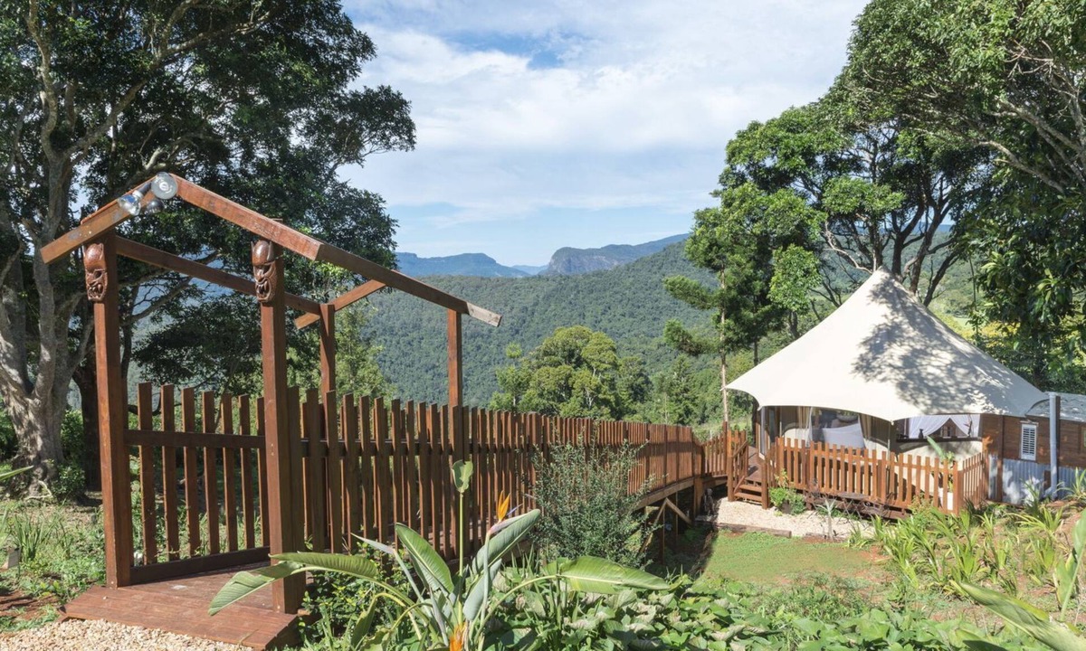Beechmont Ski Chalet | Clouds Safari - Tent in the clouds
