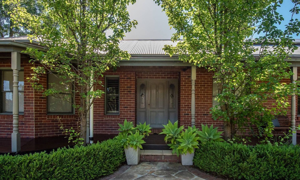 Somerville House | Clover Estate with Tennis Court