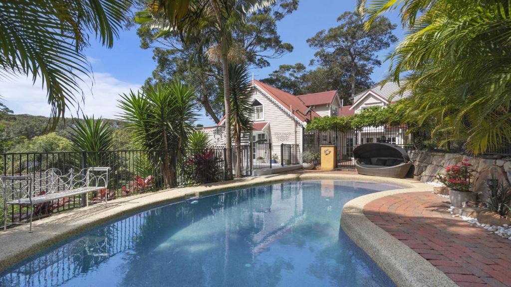 Copacabana House | Coastal Cottage with Pool at Copacabana