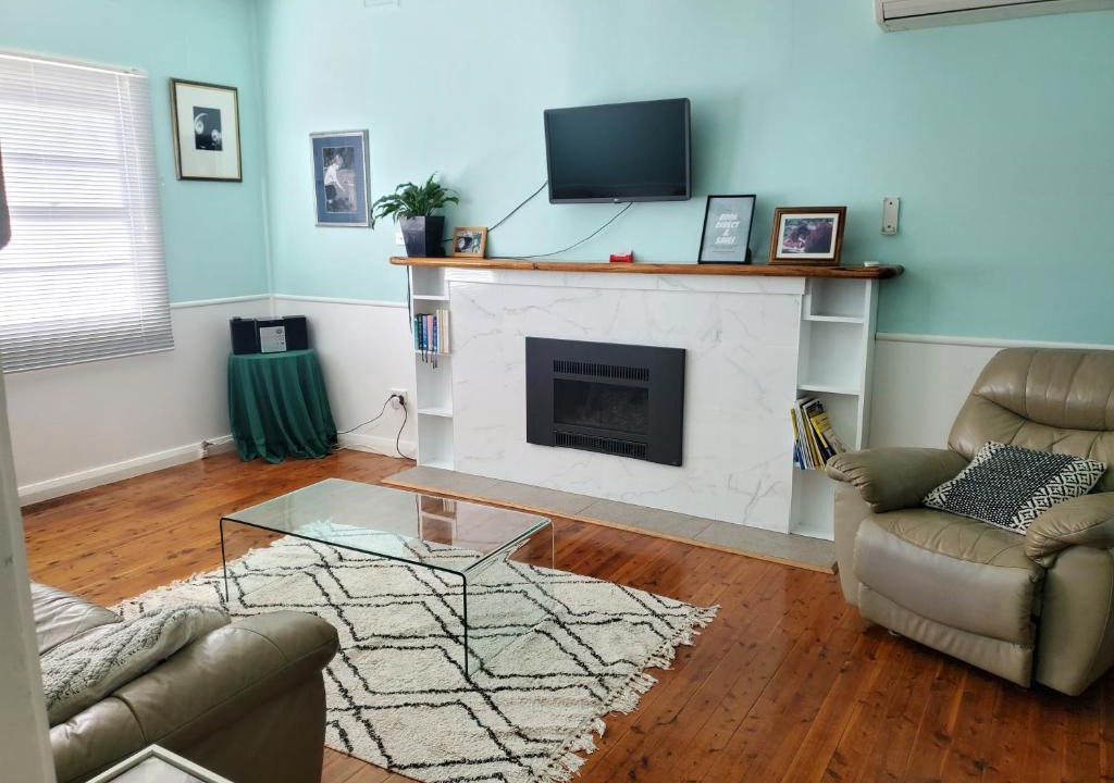 West Tamworth House | Coco's Cottage