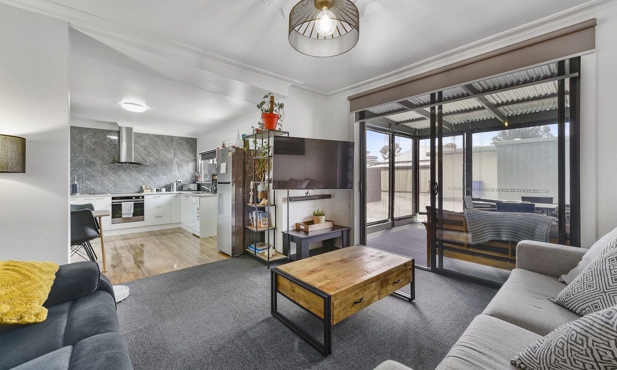 Mount Gambier House | Comfort behind Crouch In CBD, newly renovated, perfect for the family & pets