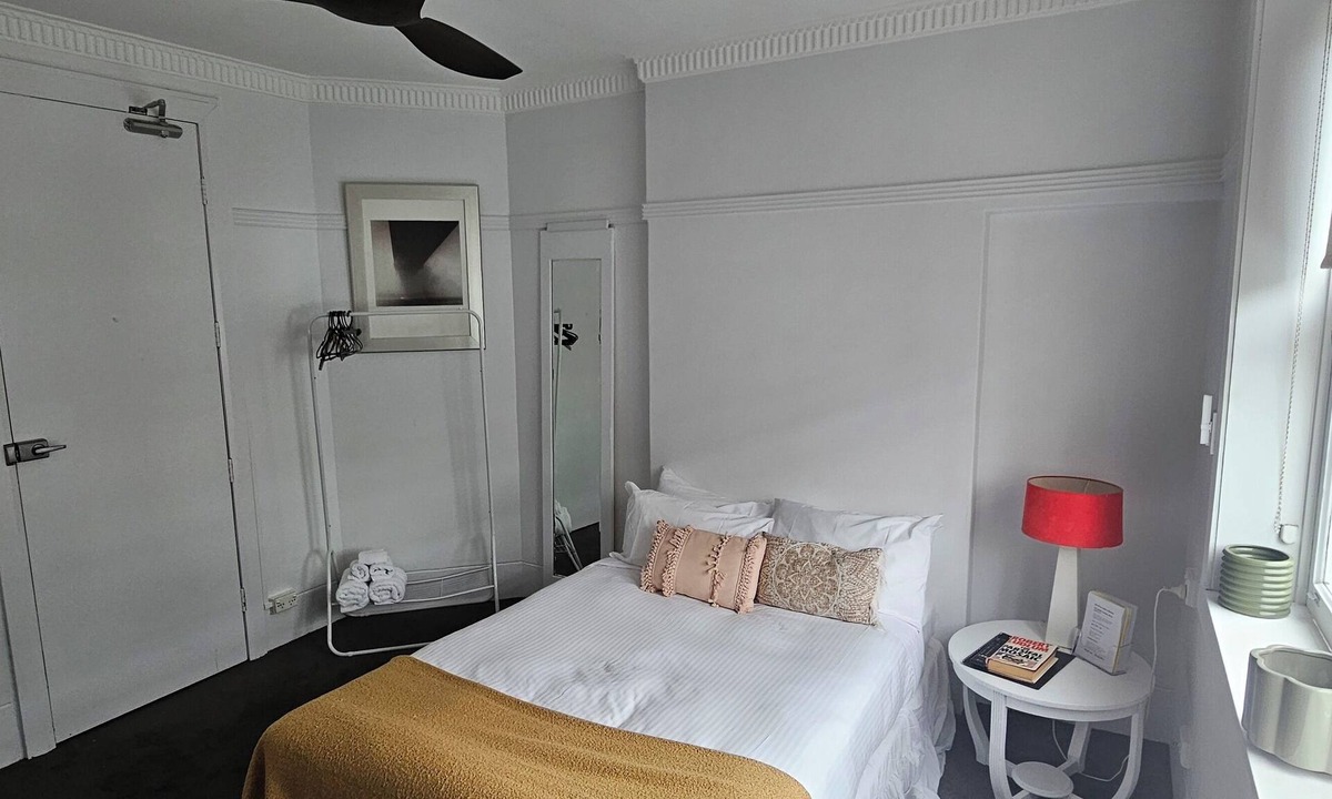 Woolloomooloo Apartment | Comfortable and Modest Studio in art deco building