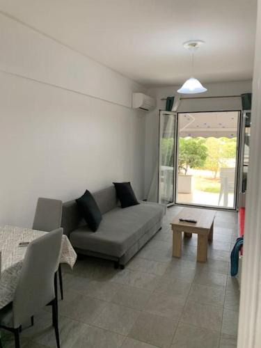 Saronida Apartment | Comfortably placed near the sea