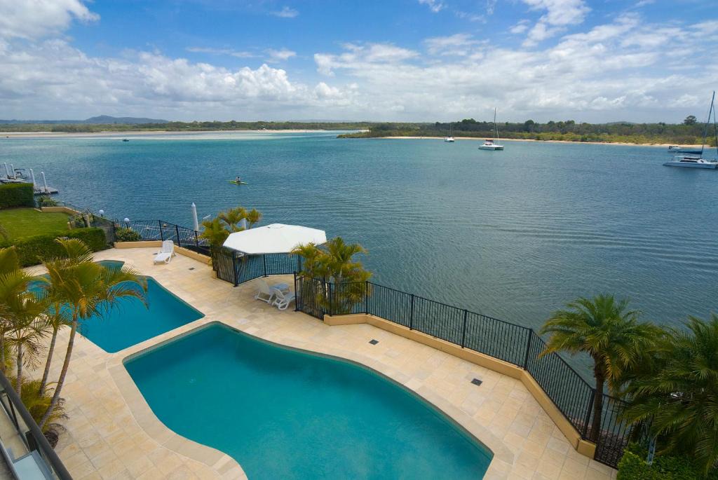 Commodore | Noosa Heads