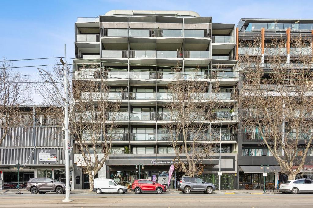 St Kilda Apartment | Complete Host Halo Apartments