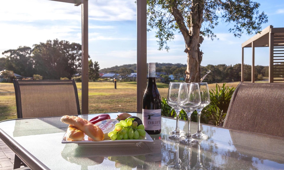 Salamander Bay Condo | Condo with Exquisite View over Golf Course - FREE Wifi - Netflix - Golf - Nelson Bay - Beaches - Boating and Fishing