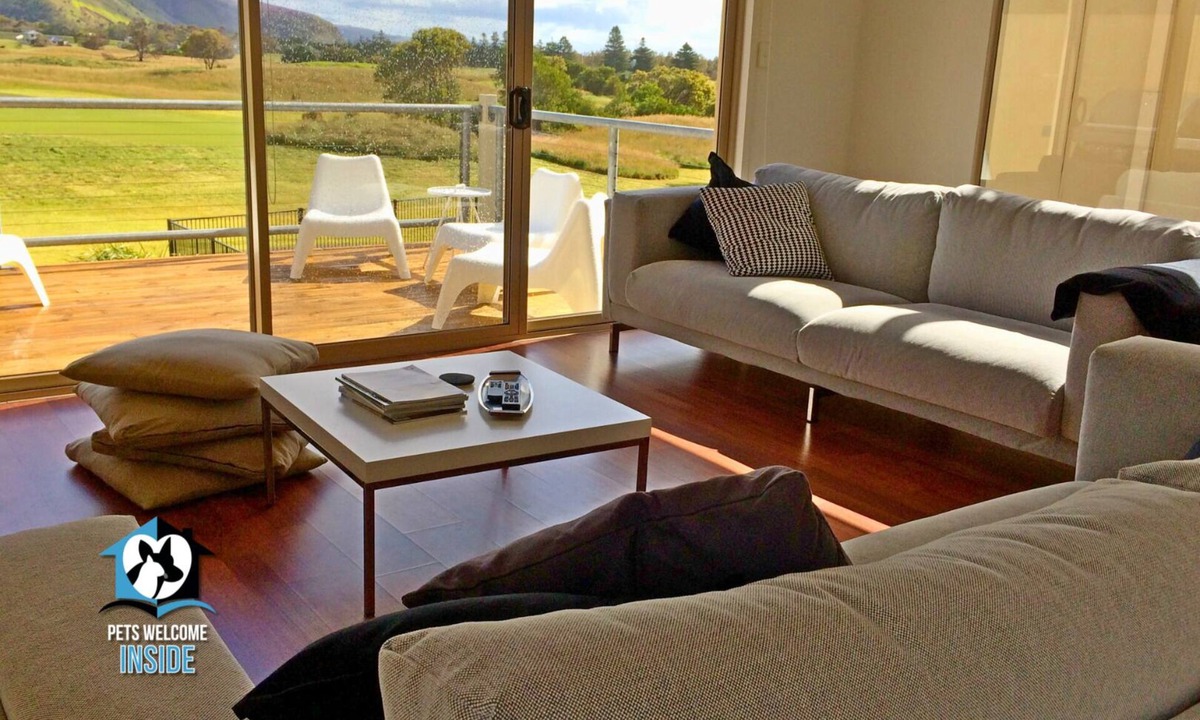 Normanville House | Contemporary Golf Course Frontage 3BRn