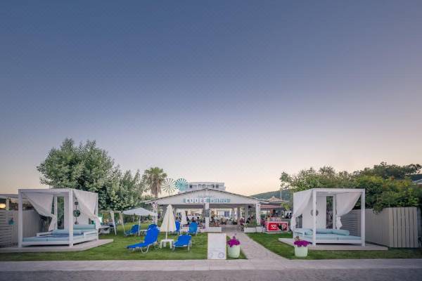 Messonghi Hotel | Cooee Albatros