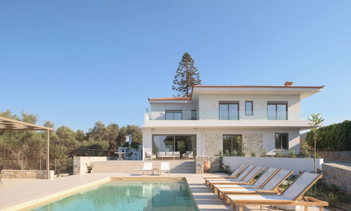 Filaki Villa | Costa Villa , Walk to Sandy Beach & Heated Pool