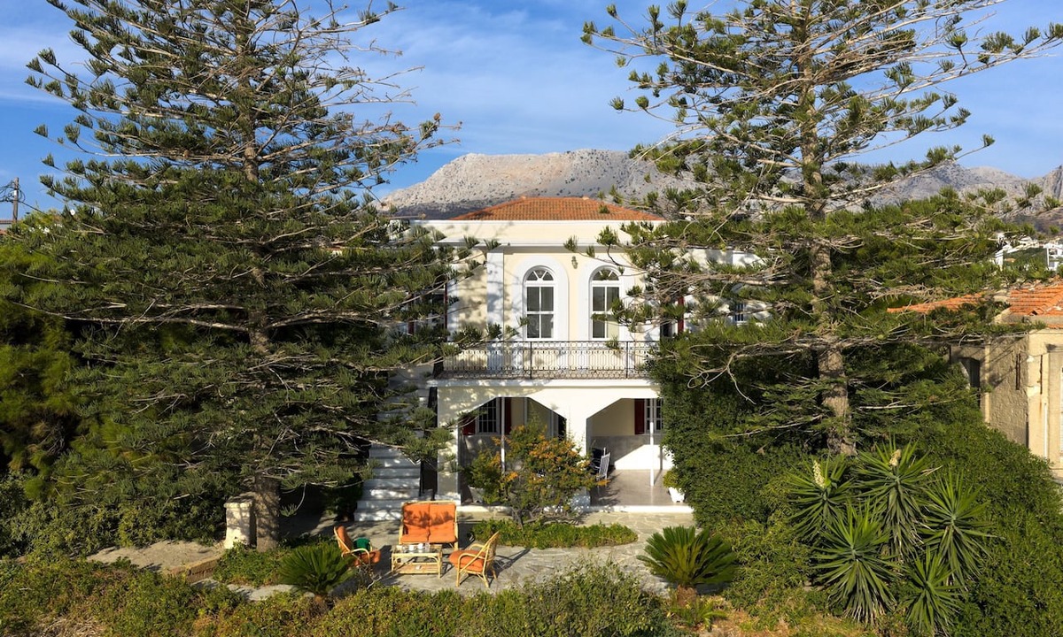Vrontados Villa | CostaKostaChios seafront ArtGallery with lush gardens and unparalleled sea views