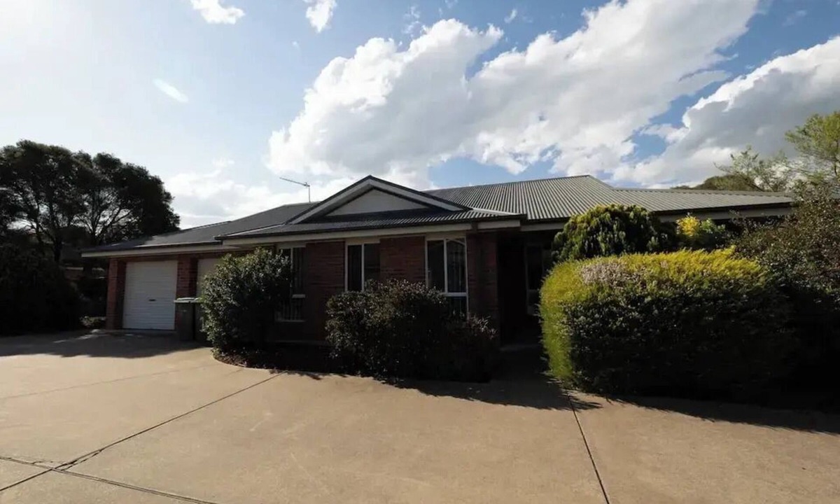 East Wagga Wagga Apartment | Cosy city escape, a short walk to the river!