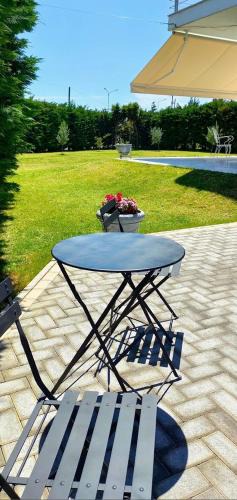 Kalamata Apartment | Cosy Garden Bungalow