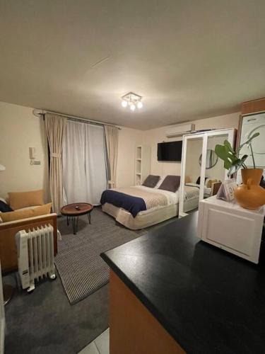 Fitzroy Apartment | Cosy Studio with Courtyard in Vibrant Fitzroy!