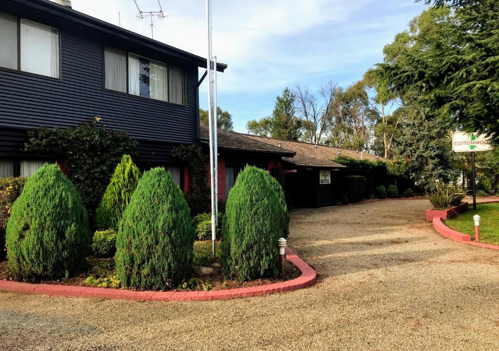 Berridale Hotel | Cottonwood Lodge