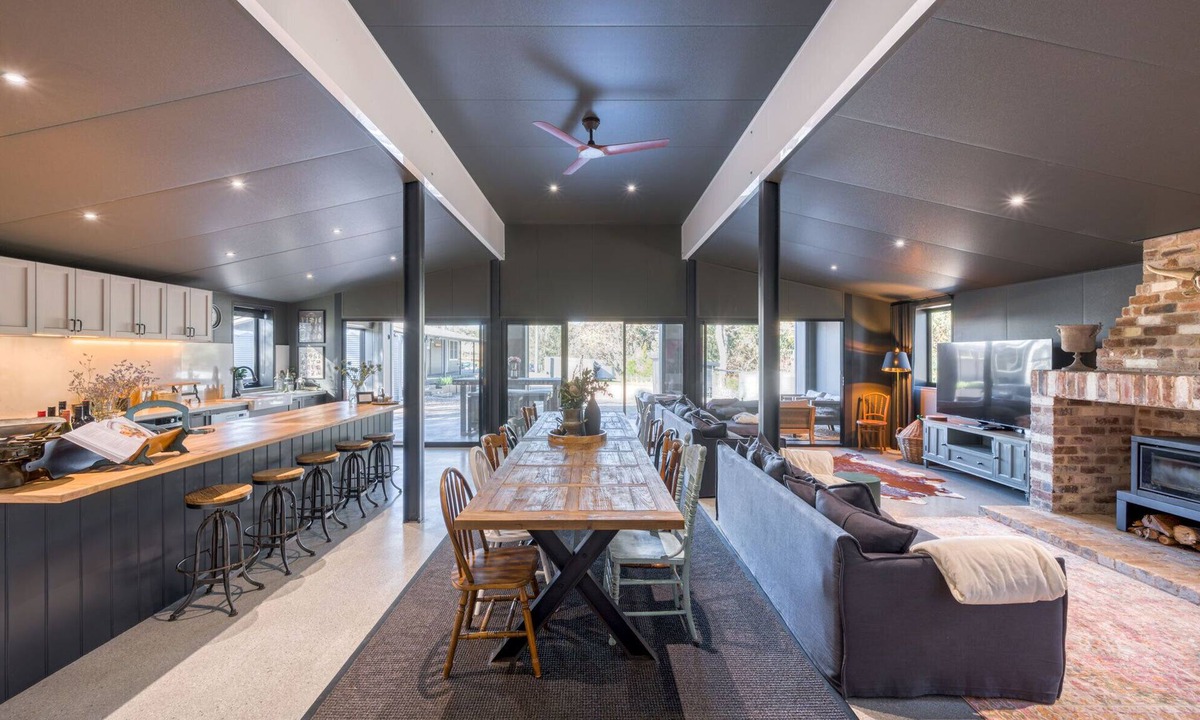 Canyonleigh House | Country Barn on 50-acre Estate