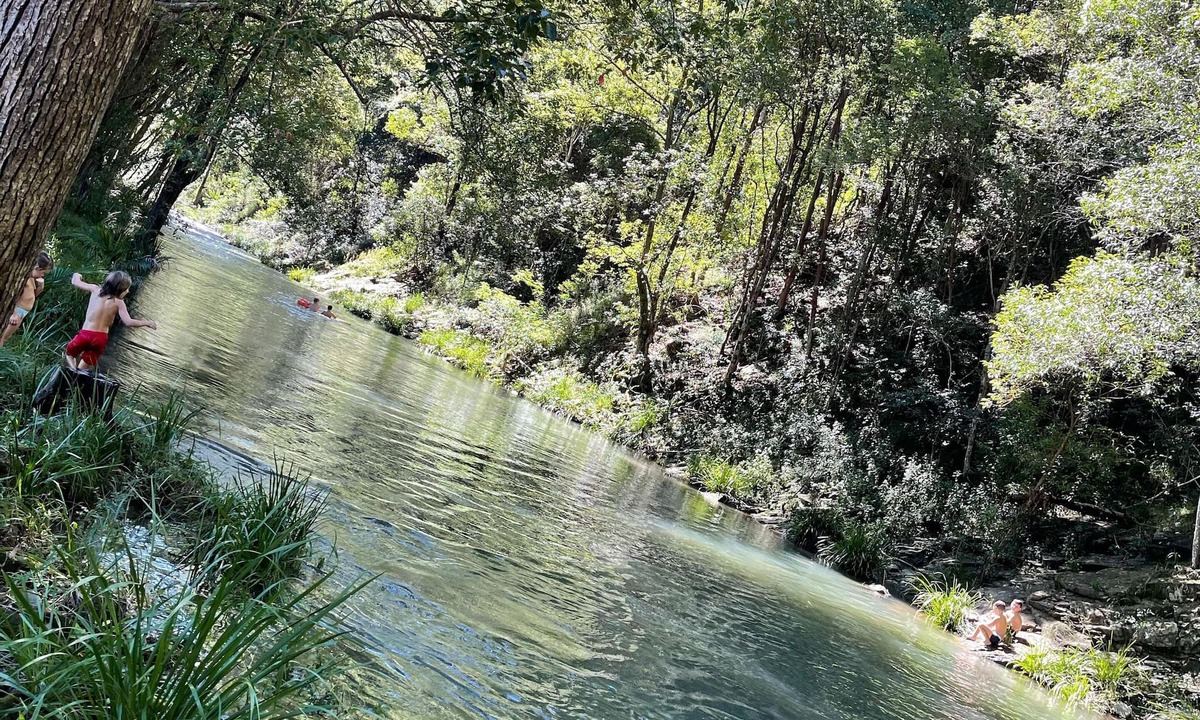 Crystal Creek Cottage | Country Getaway at Crystal Creek - Sleeps 9