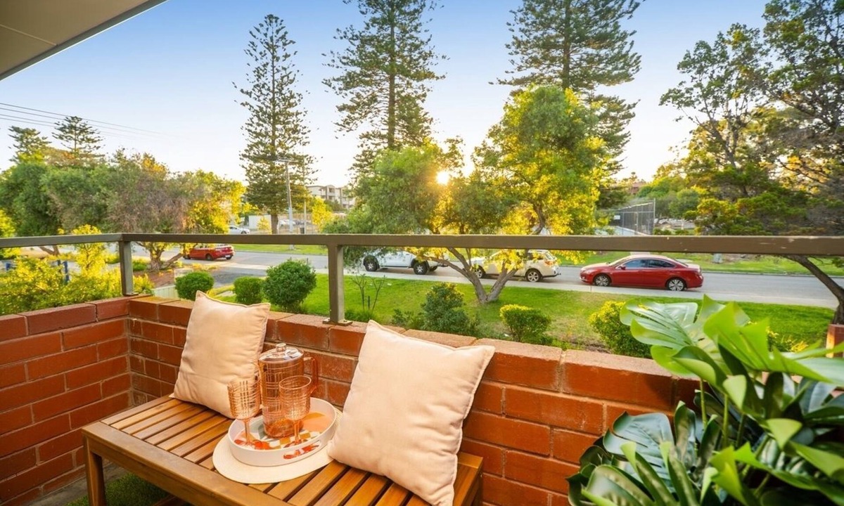 Mosman Park Apartment | Cozy 1-Bed Apartment in Mosman Park with Ocean Views and Modern Décor
