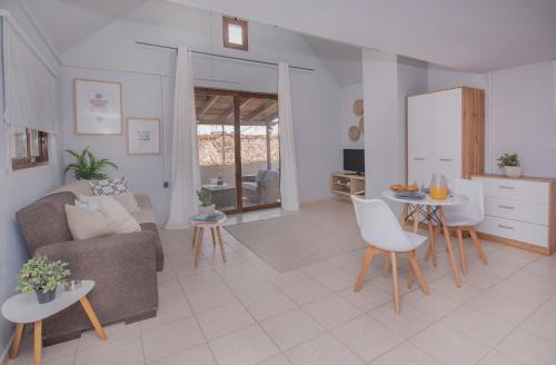 Petaloudes House | Cozy Loft with Private Terrace