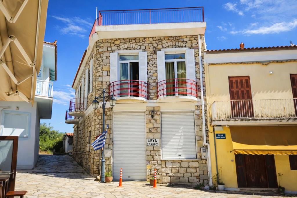 Zakharo House | Cozy Traditional Stone House - 8 Min to Sandy Beach - Free Parking