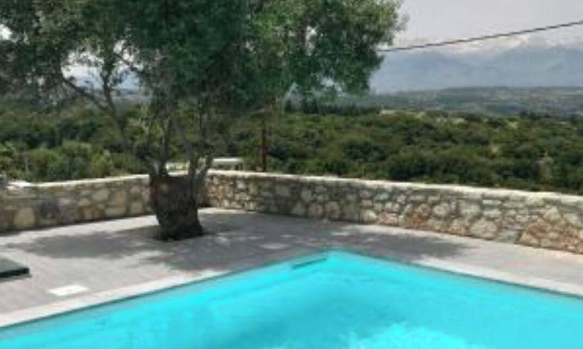 Apokoronas Villa | Cretan villa with views of the White Mountains