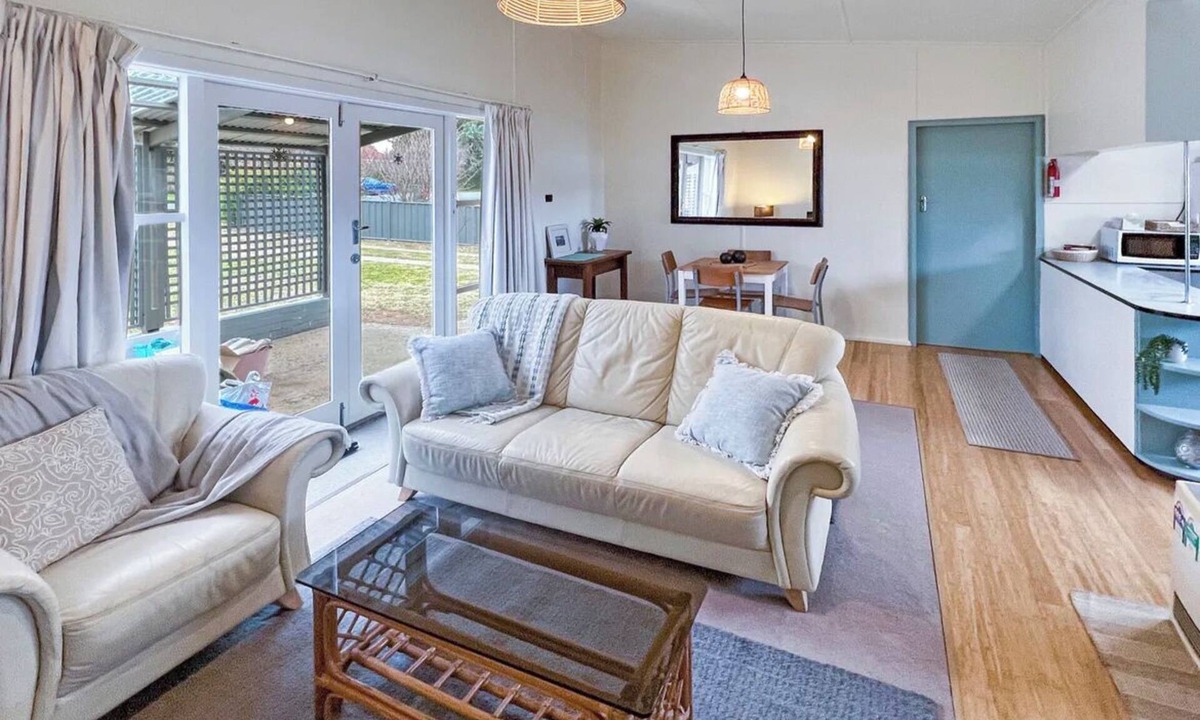 Berridale House | Cute Cosy 2BR House - Best Value