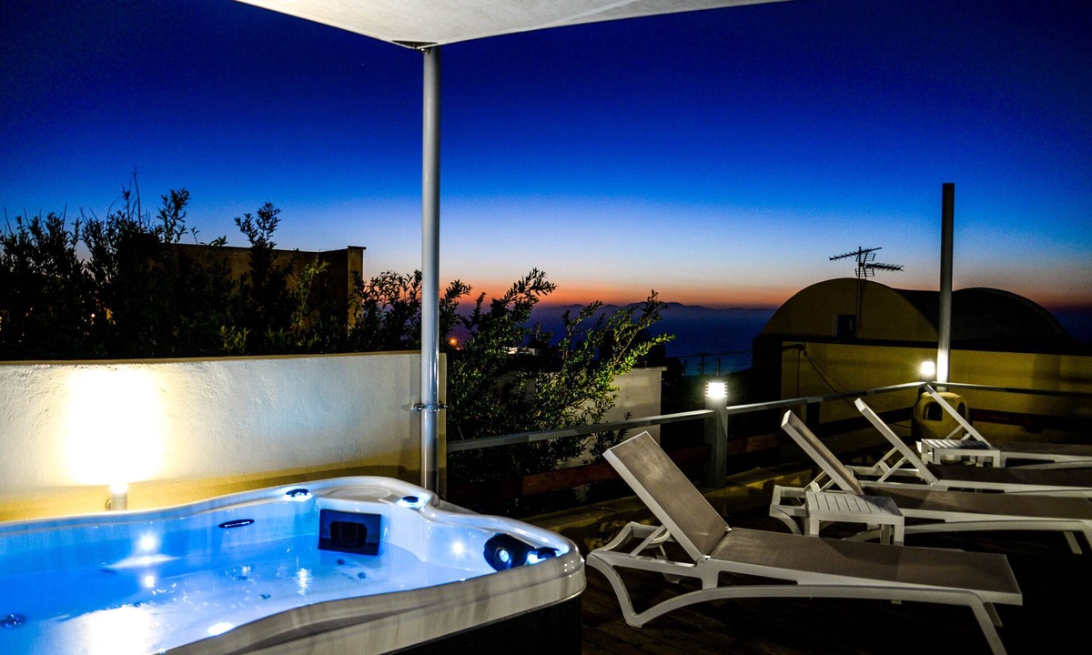 Tholos Villa | Cycladic apartment with jacuzzi