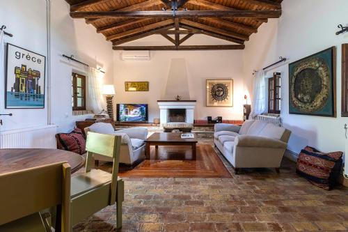 Limni House | Dafni's Stable