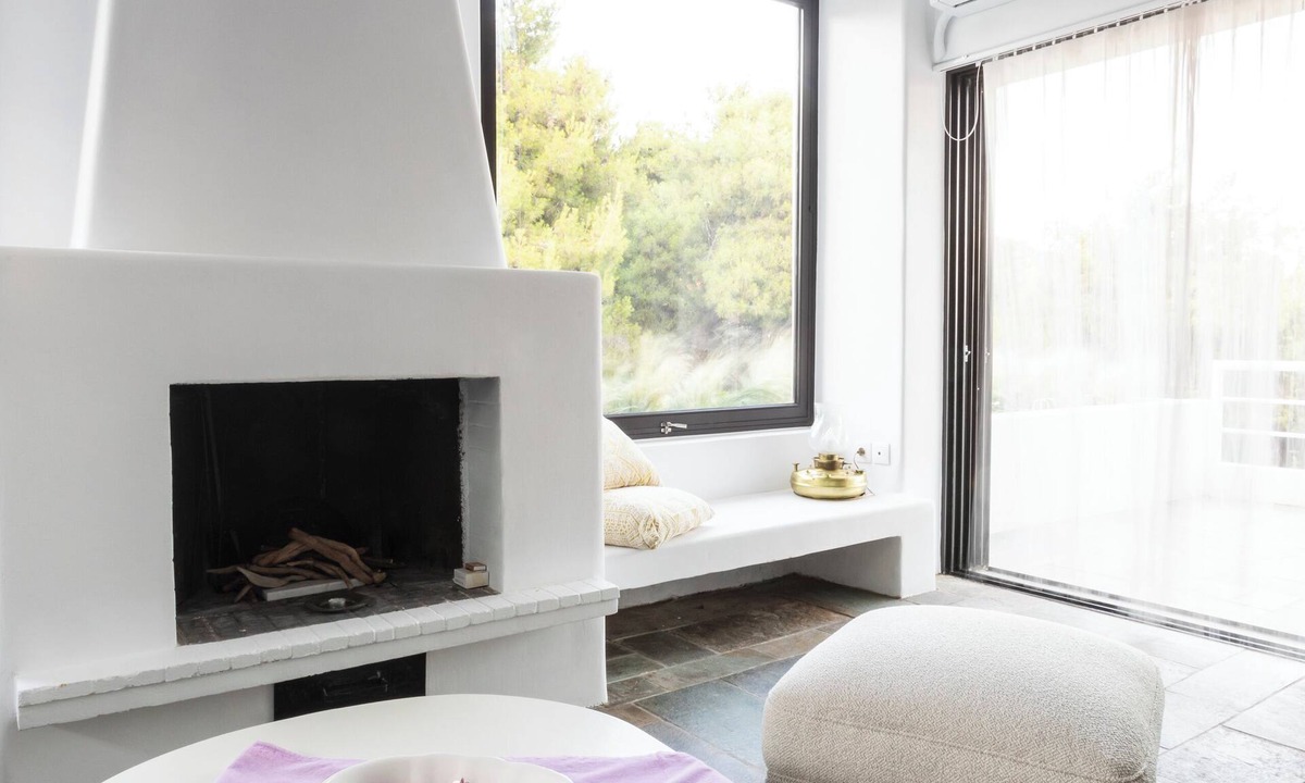 Vouliagmeni Apartment | Danae's Art Vouliagmeni