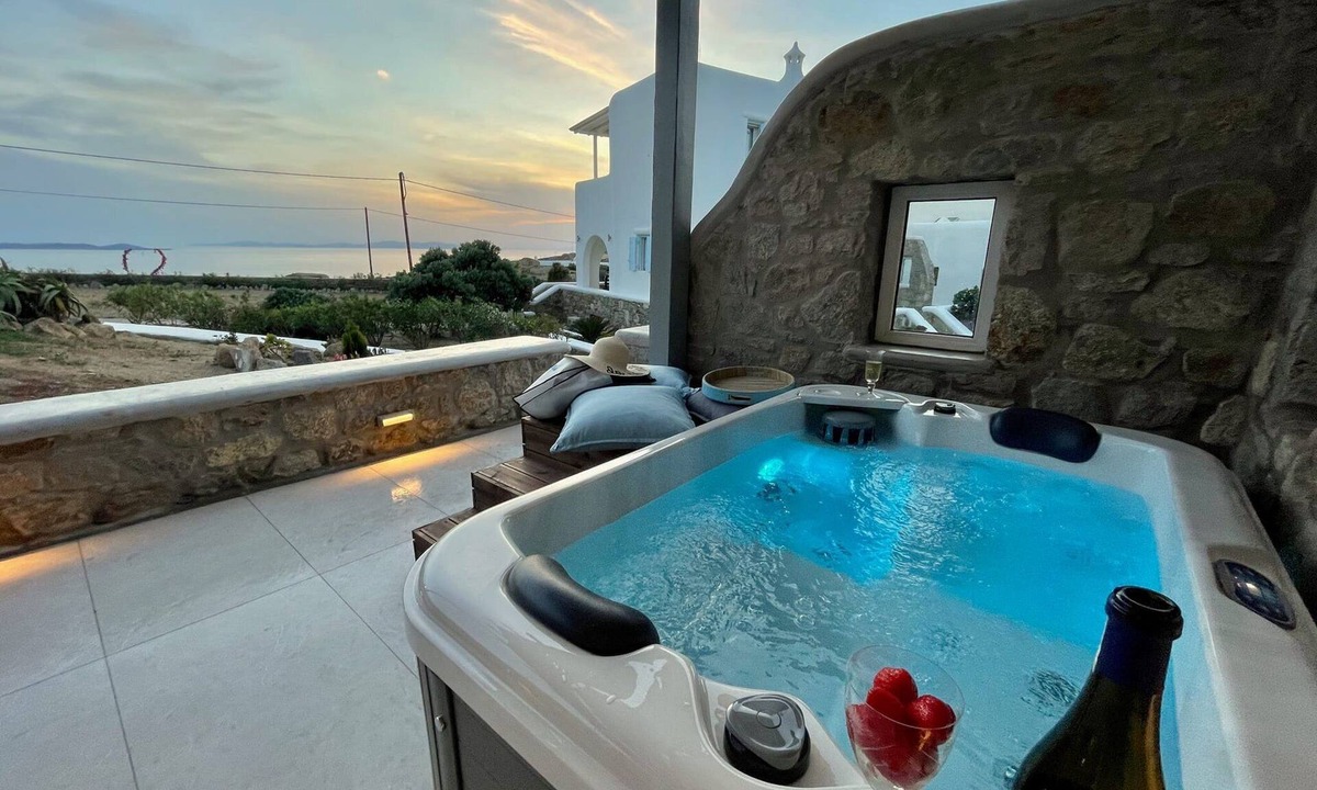 Tourlos Villa | Dazzling Mykonos Suite | Suite Imperial | 1 Bedroom | Private Outdoor Jacuzzi