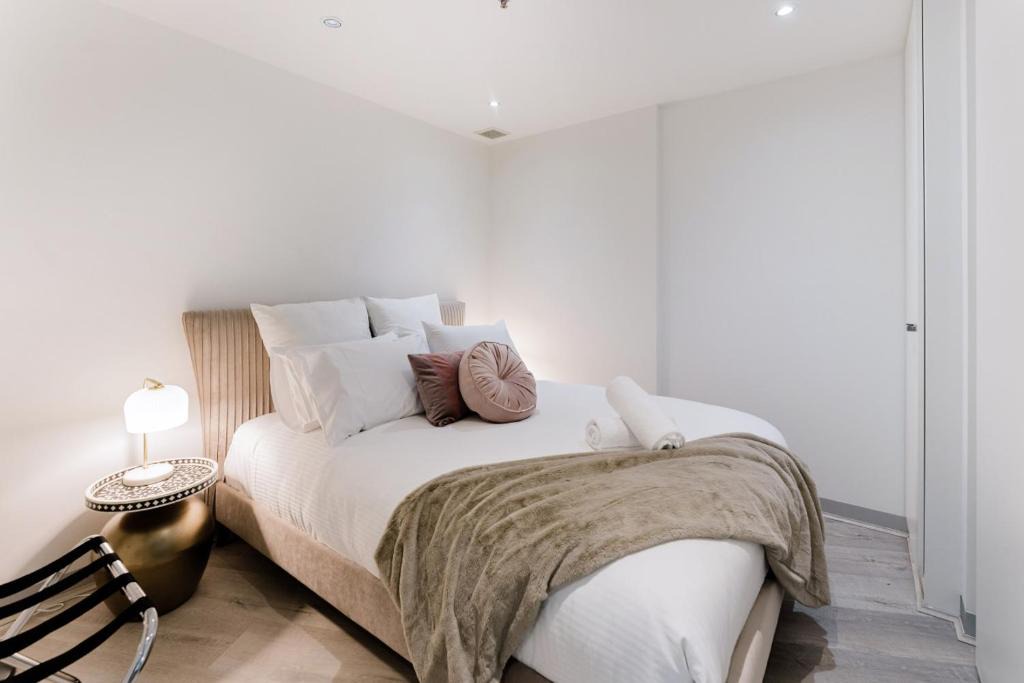 Docklands Apartment | Deco Inspired Delight Near Mavel