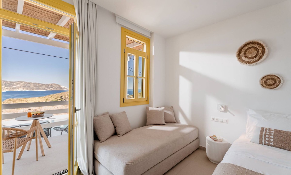 Psathi House | Deluxe Suite 2 with Shared Pool and Seaview