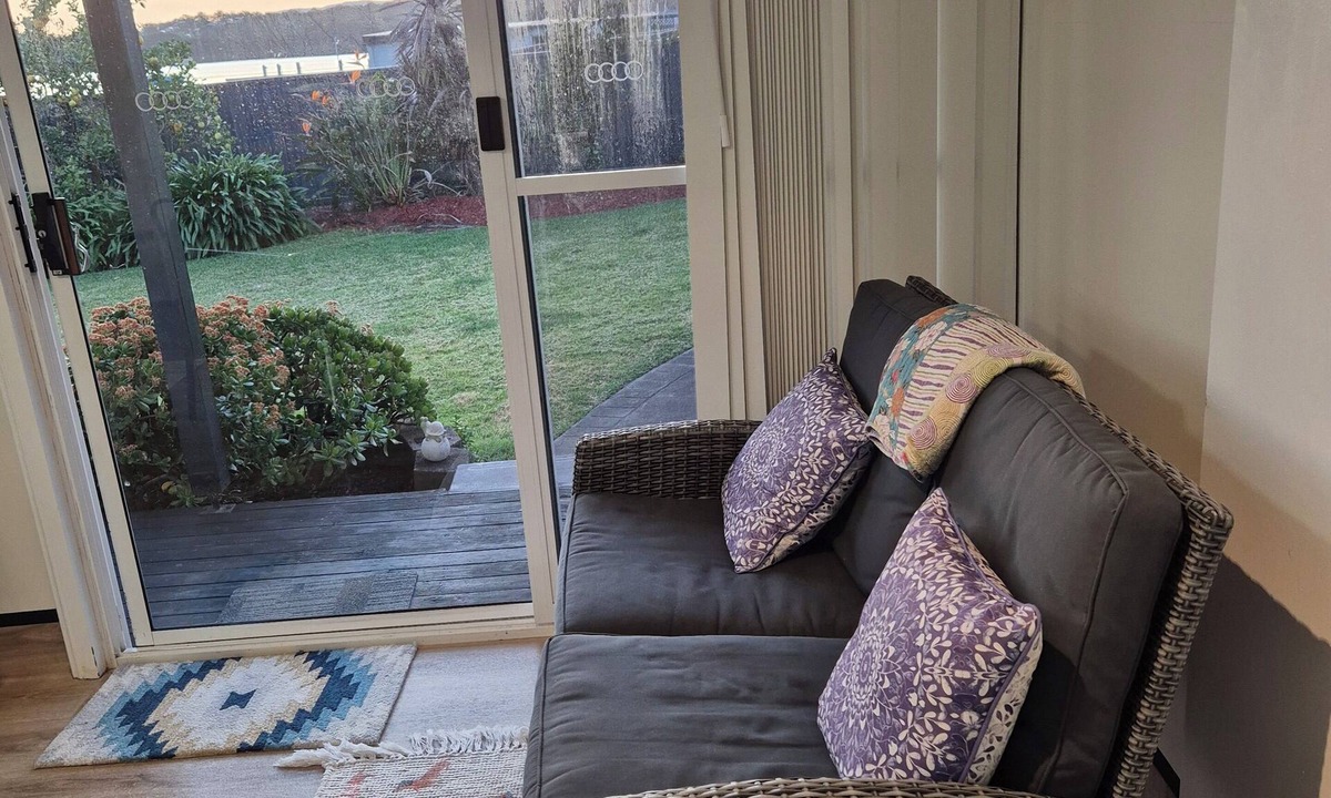Fennell Bay Apartment | Direct water front 3 meters from Lake.nYour own private balcony overlooking Lake