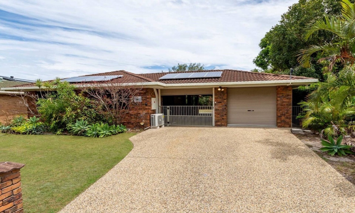 Bellara House | Dog Friendly House Near Beach