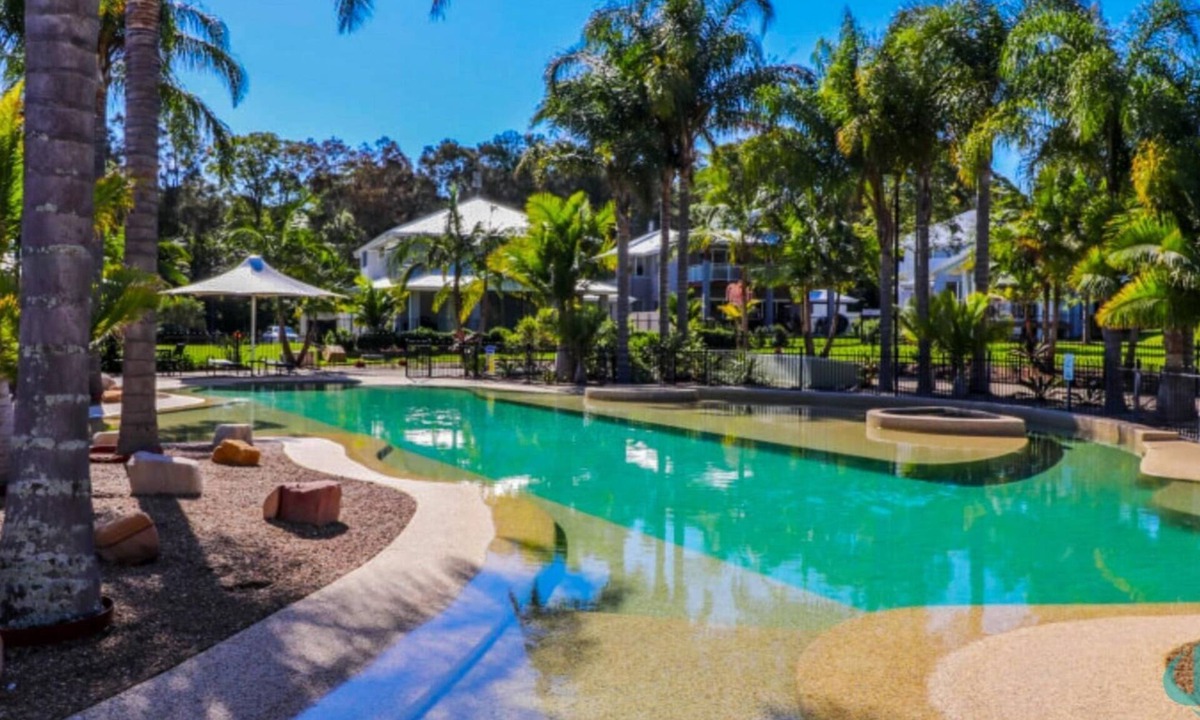 Cams Wharf Apartment | Dollarbird TreeTops Townhouse at Raffertys Resort
