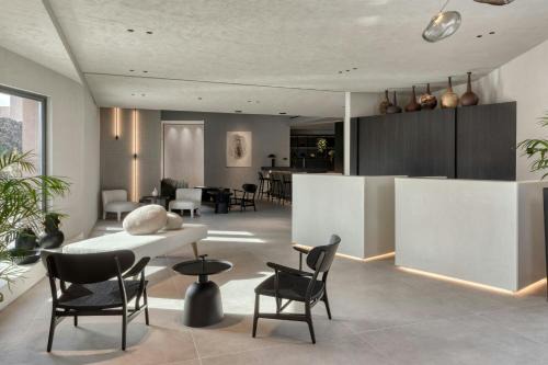 Tholos Hotel | Domes Novos Santorini, Autograph Collection
