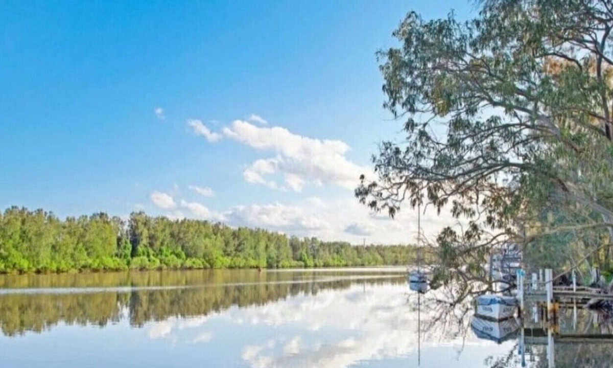 Dora Creek House | Dora Lodge - fishing, bikes and river frontage