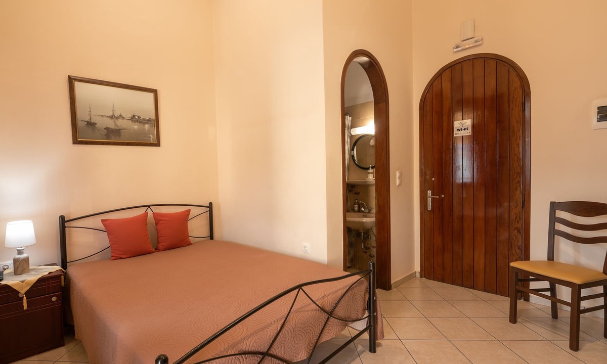 Kissamos Apartment | Double bed Bedroom 10 minutes from the Beach