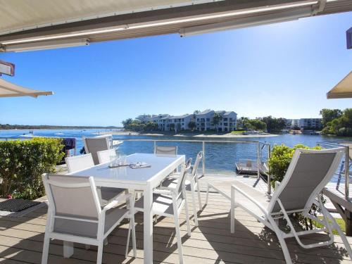 Noosaville House | Driftwood 4 Barbados Crescent 9