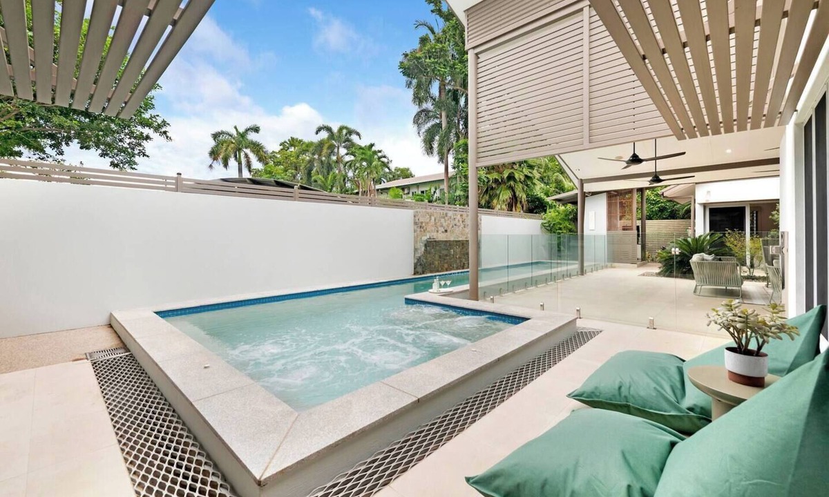 Parap Villa | Dune Poolside Elegance near Parap Markets and Beach