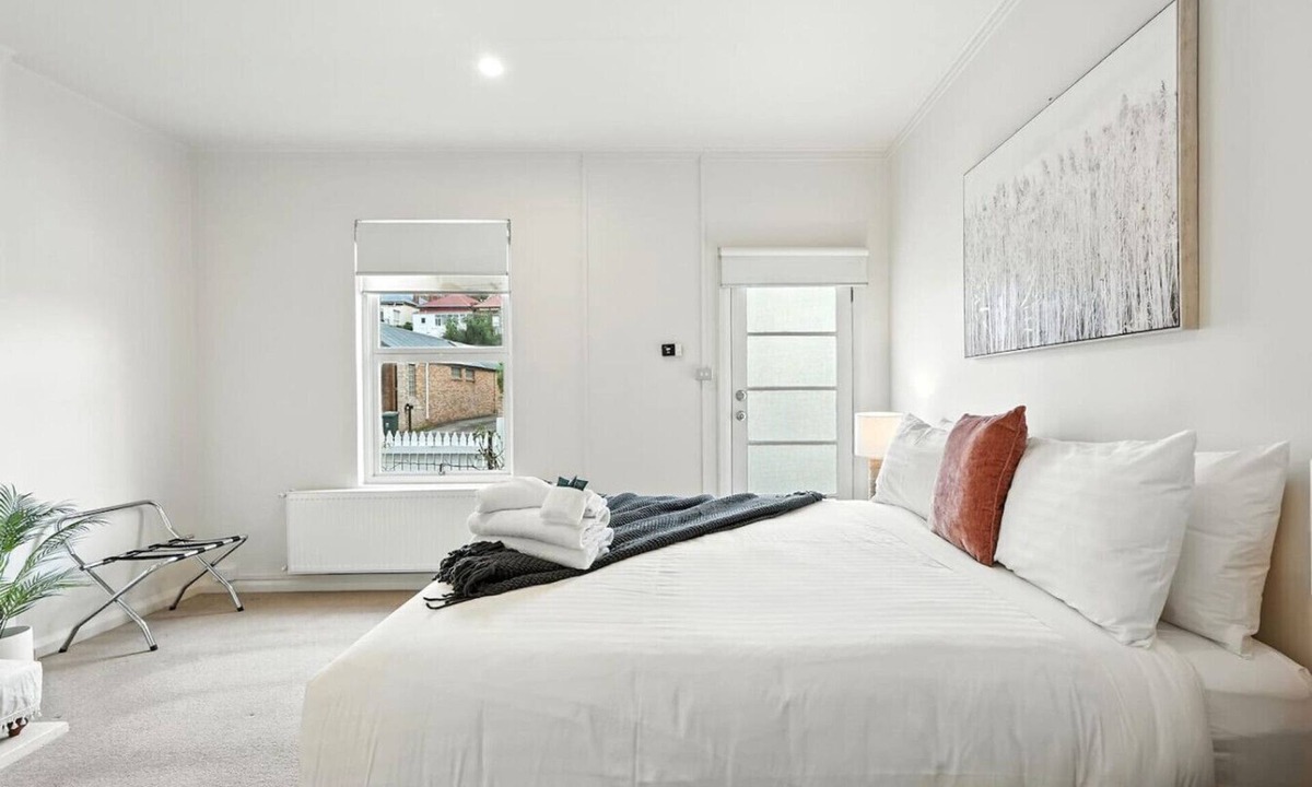 North Hobart Apartment | Dunn Cottage North Hobart x 6